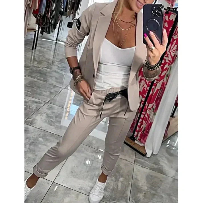 Tatiana | Skrojony zestaw z miękką marynarką i swobodnymi joggerami